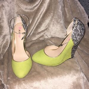 Just Fab Cintron Green Wedges Size 11
